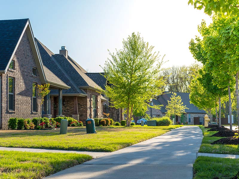 sidewalk-and-homes-in-residential-shasta-lake-ca